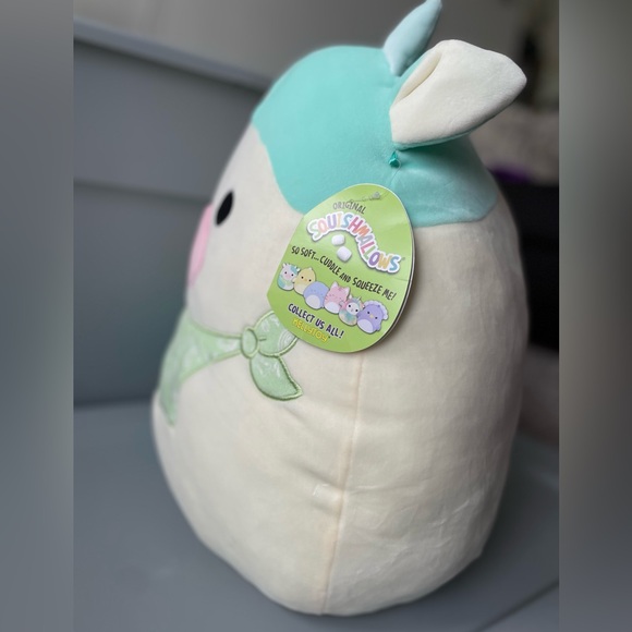 FREE CLIP Belana ๐ธ๐ Squishmallows Limited edition Belana the cow with bandana - Picture 2 of 6